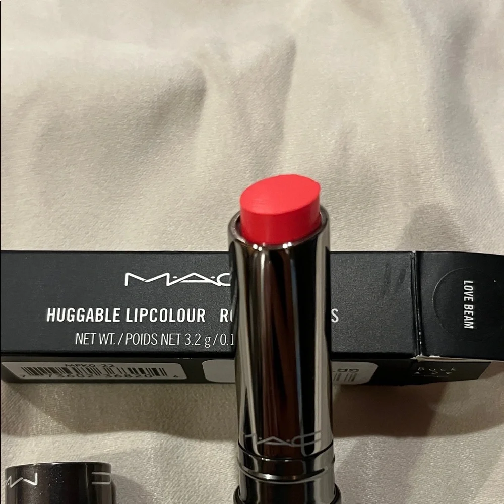 MAC Cosmetics Huggable Lipcolour - Picture 7 of 8